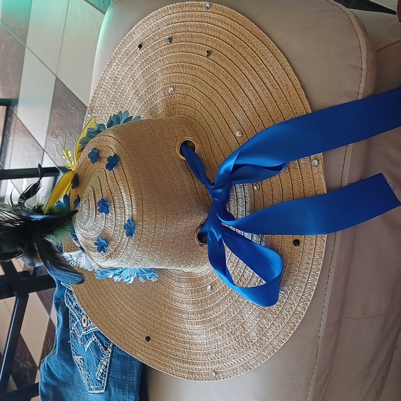 Sun shade hat with add floral accents, one of a kind! - Picture 2 of 4